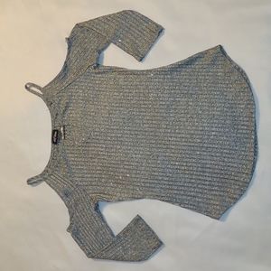𝅺Fashion Magazine Gray Quarter Sleeve Cold Shoulder Top
